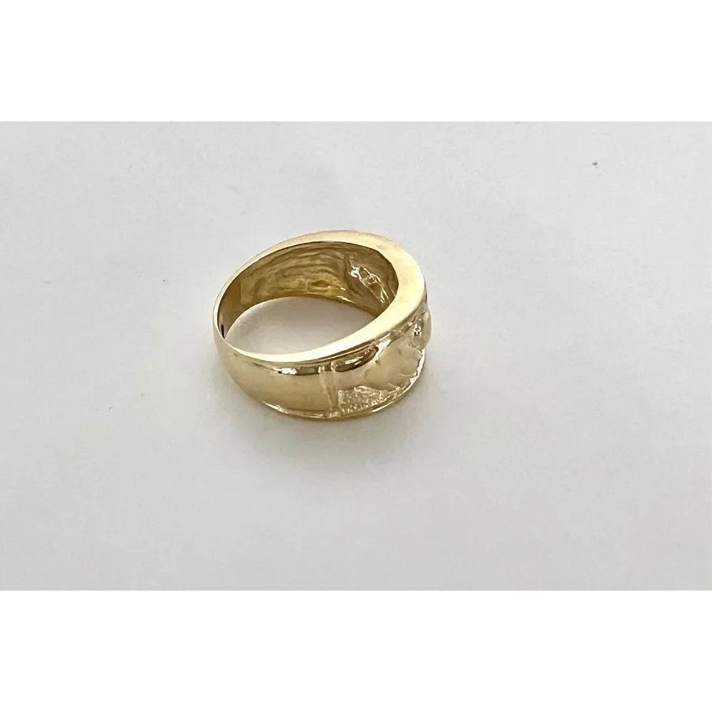 14k Gold Polished Mens Claddagh  Band